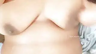 Asyalı büyük göğüslü kız