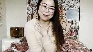 Ersties& 可爱的中国女孩非常乐意为我们拍摄自慰视频