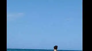 Asyalı kız arkadaşımla halka açık bir plajdaki çadırda sevişiyorum. İçine boşalıyorum!