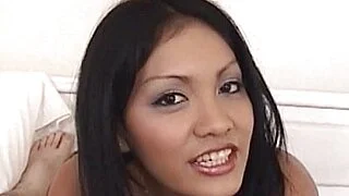 亚洲业余美女给你第一视角口交