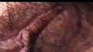 Pornografía amateur asiática con coño peludo.