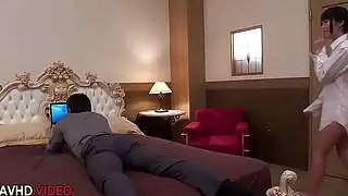 Una asiática salvaje de JAV tienta con una eyaculación interna caliente para terminar su juego porno travieso.