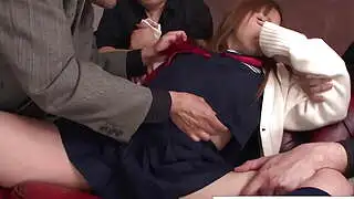Asyalı fahişe porno filmde oynadığı için cezalandırıldı.